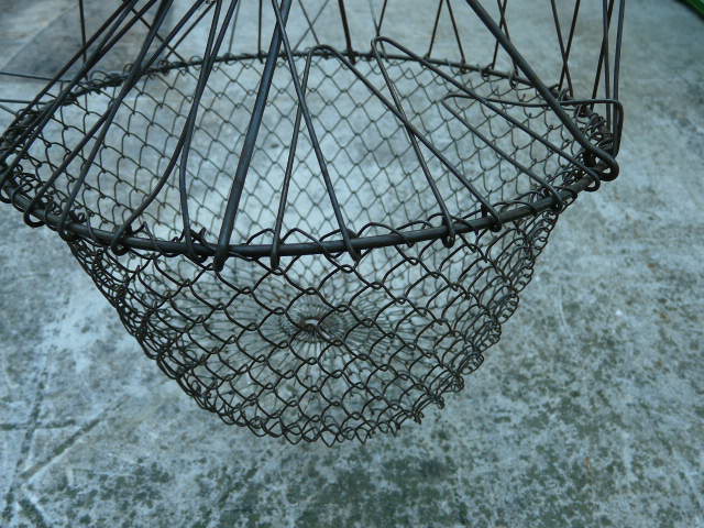 Folding old salad basket