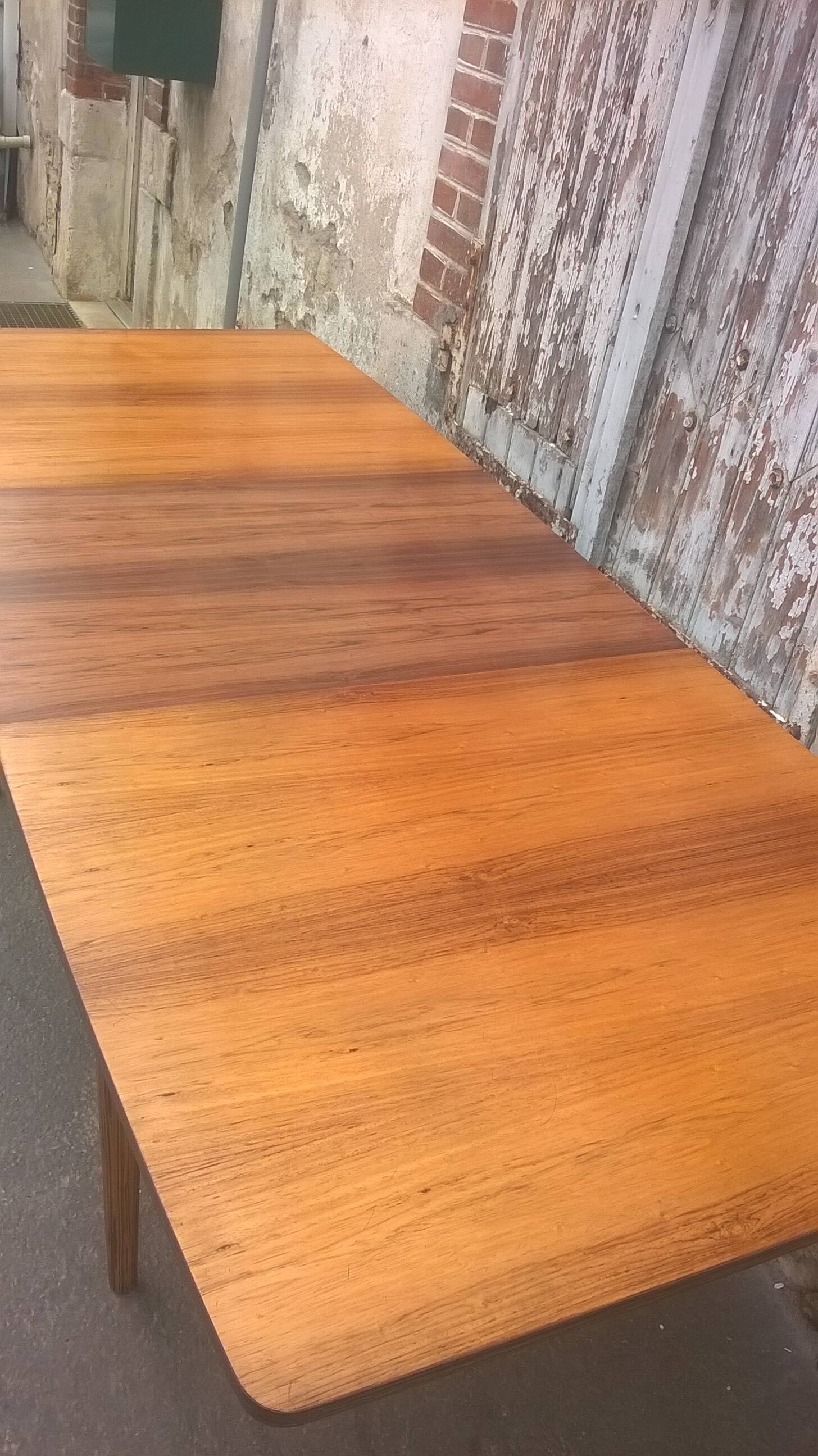 Extendable teak dining table