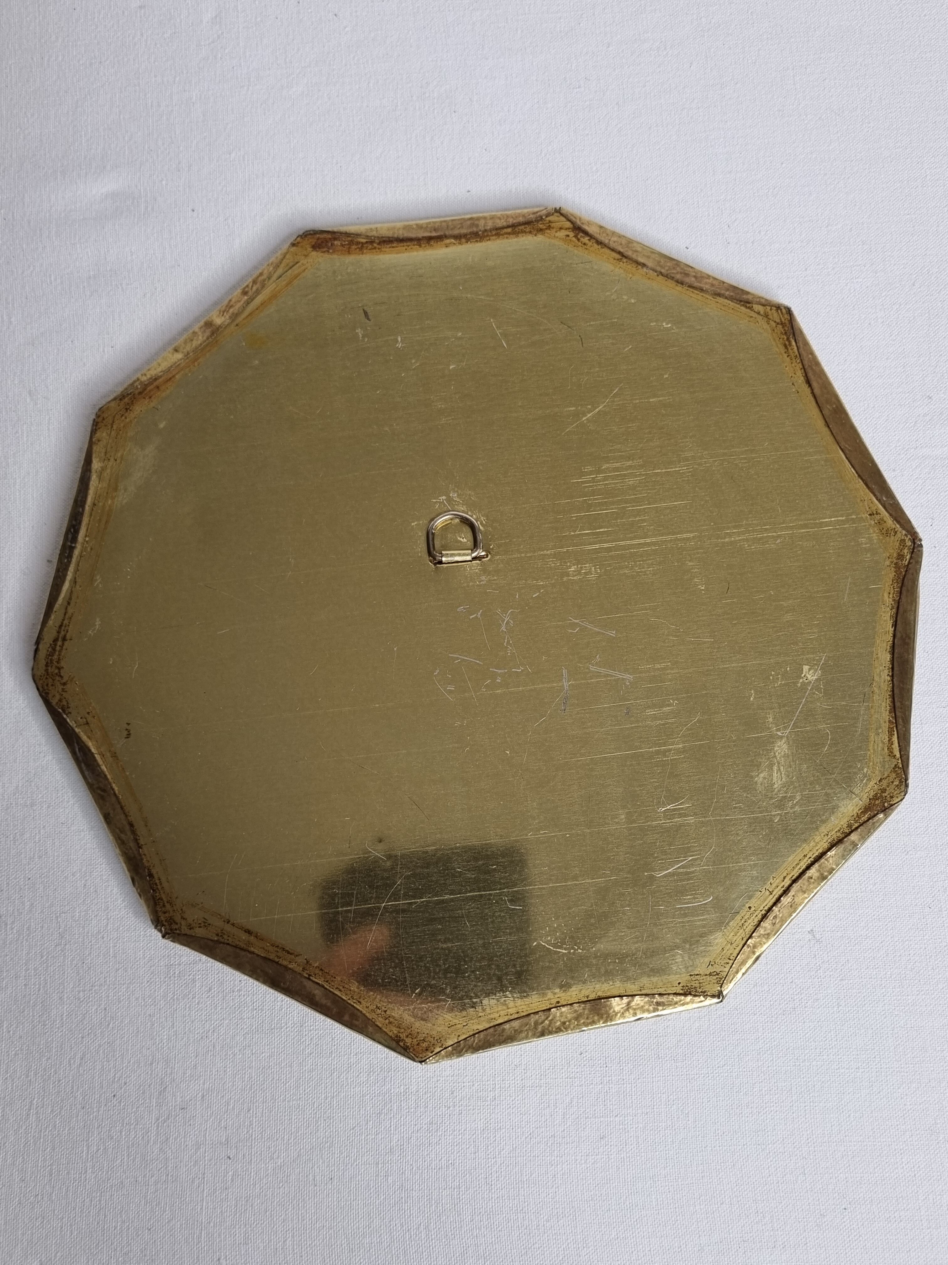 Vintage Moroccan mirror in hammered brass with openwork decoration, 22 cm