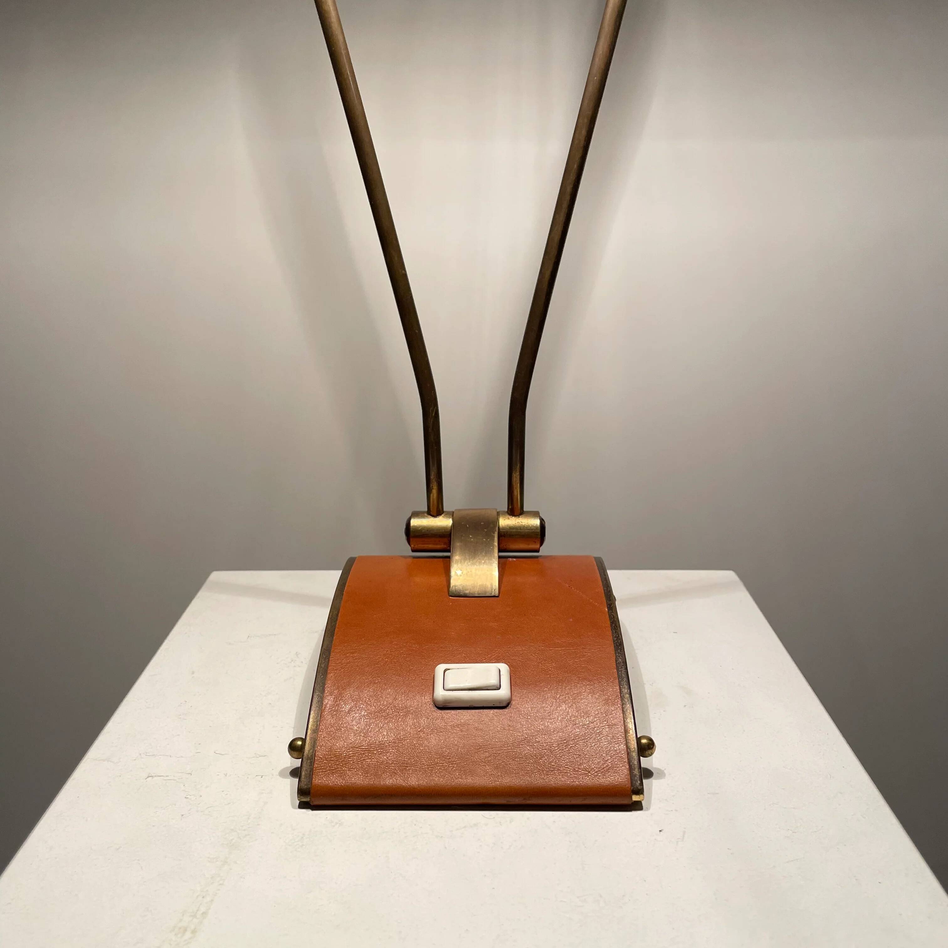 JUMO desk lamp in brass and leather by Eileen Grey, 1930