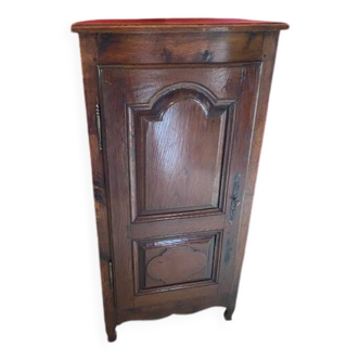 corner made with an old kneading trough