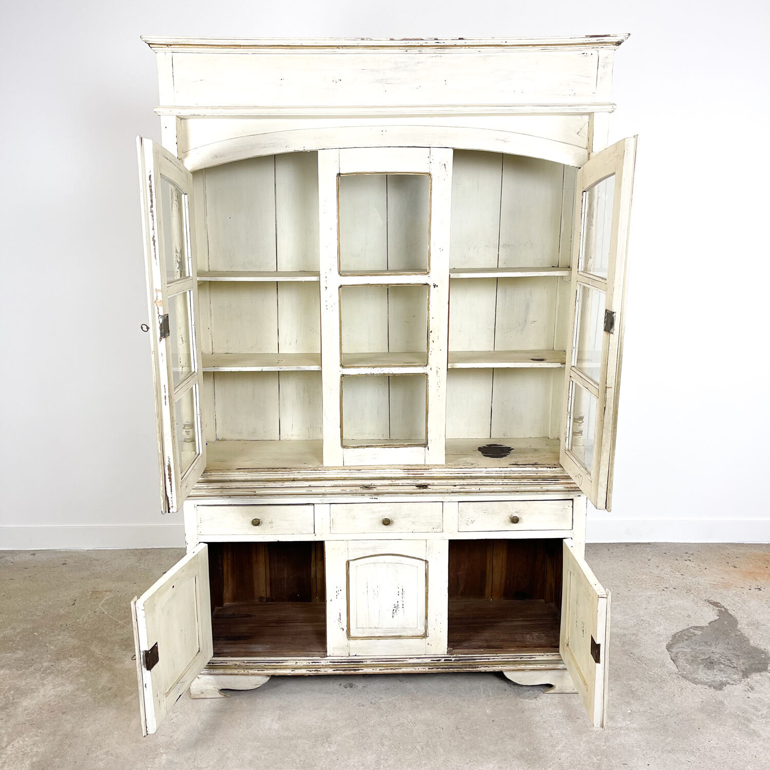 Vintage brocant White painted Kitchen display cabinet