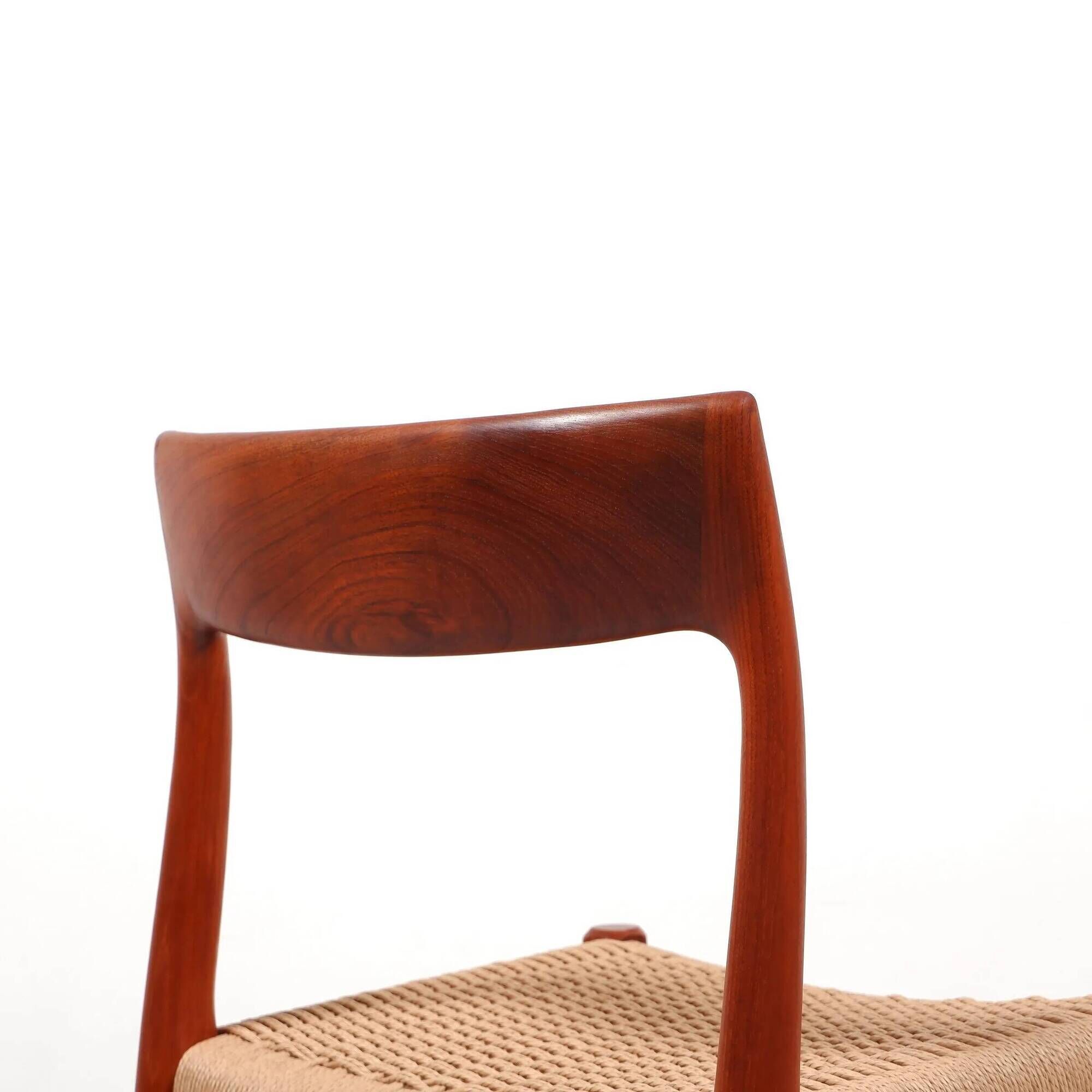 Ensemble de 2 chaises de salle à manger en teck « Modèle 77 » de Niels Moller, avec cordon de papier
