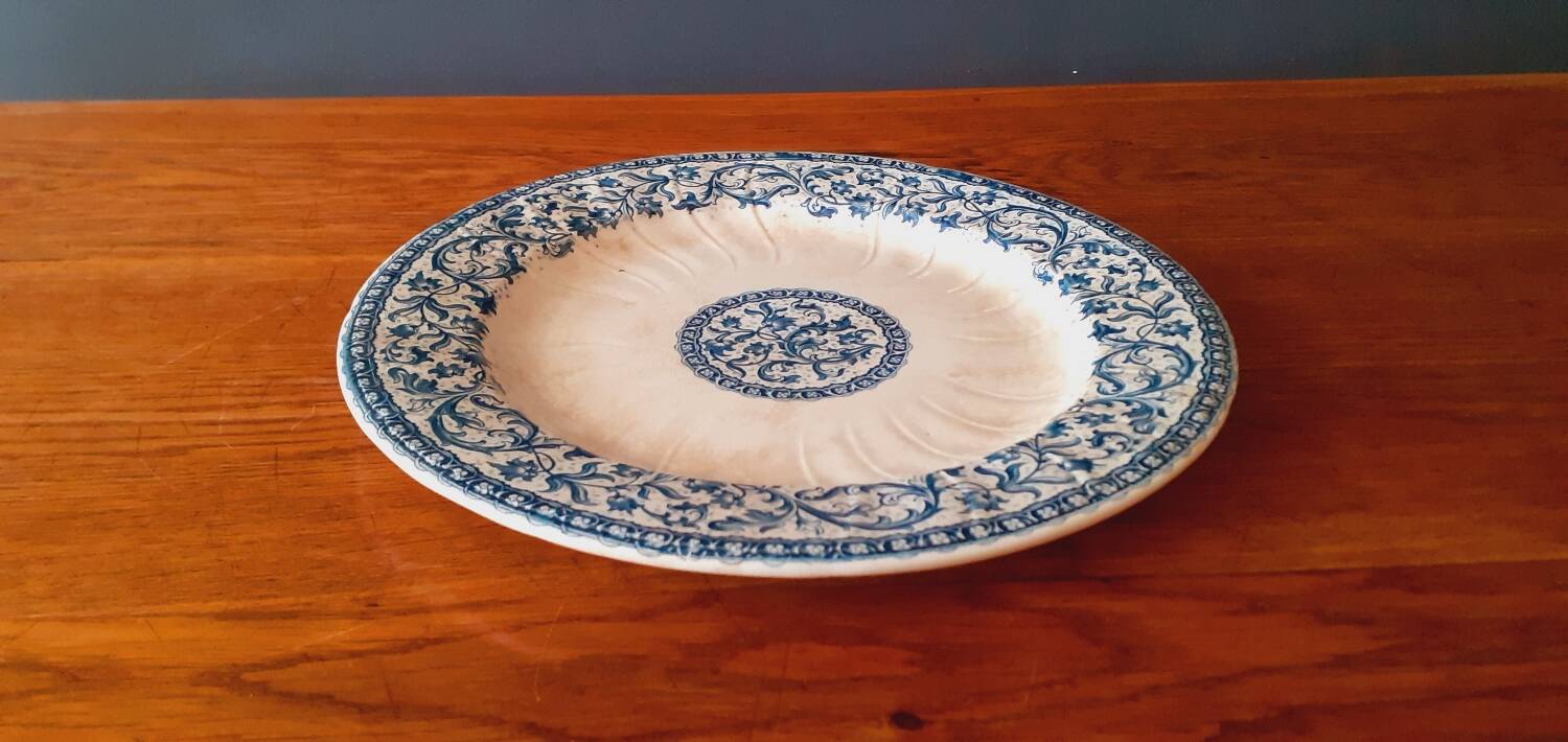 Gien earthenware serving dish circa 1880