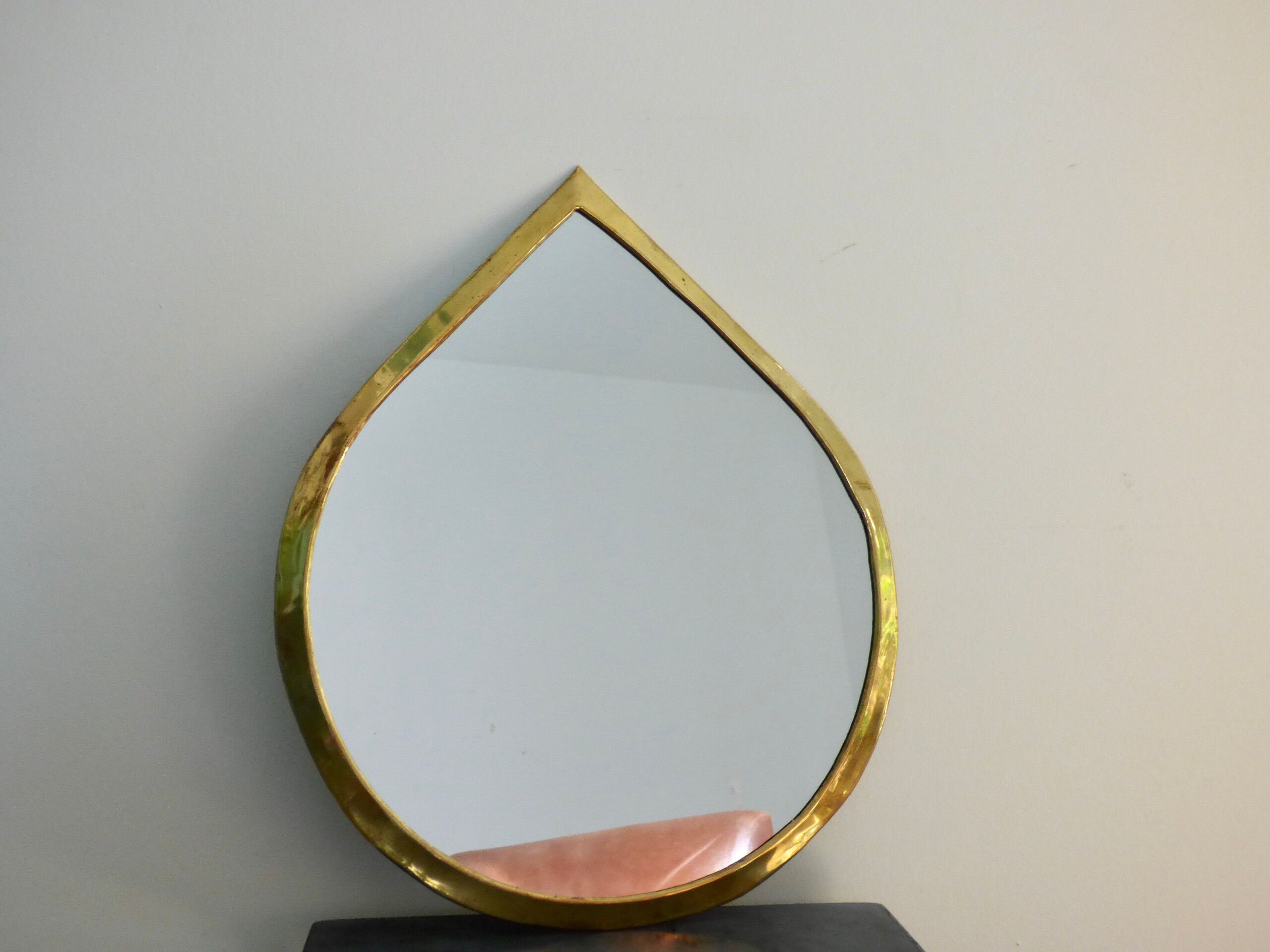 Miroir en laiton doré en forme de goutte - 40x33cm