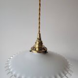 Pendant in serrated opaline