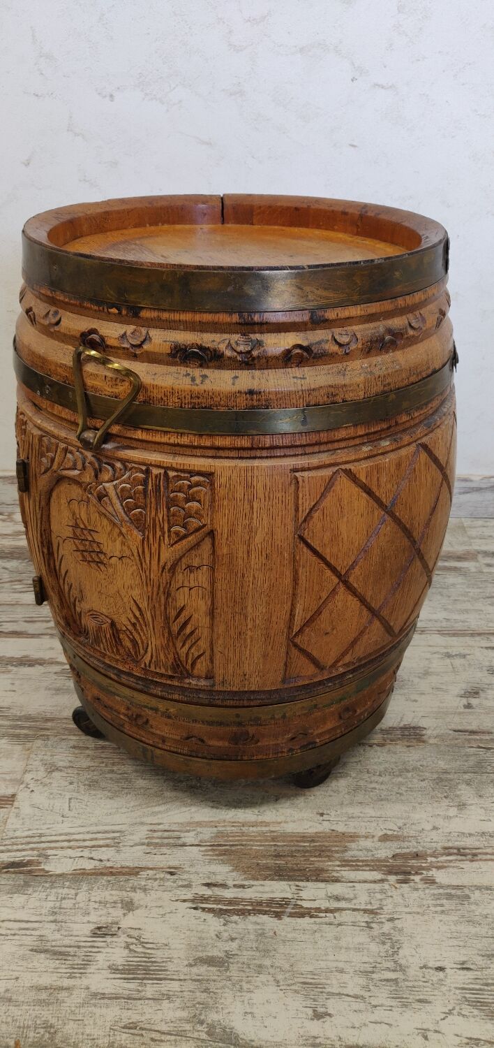 Bar tonneau sculpté