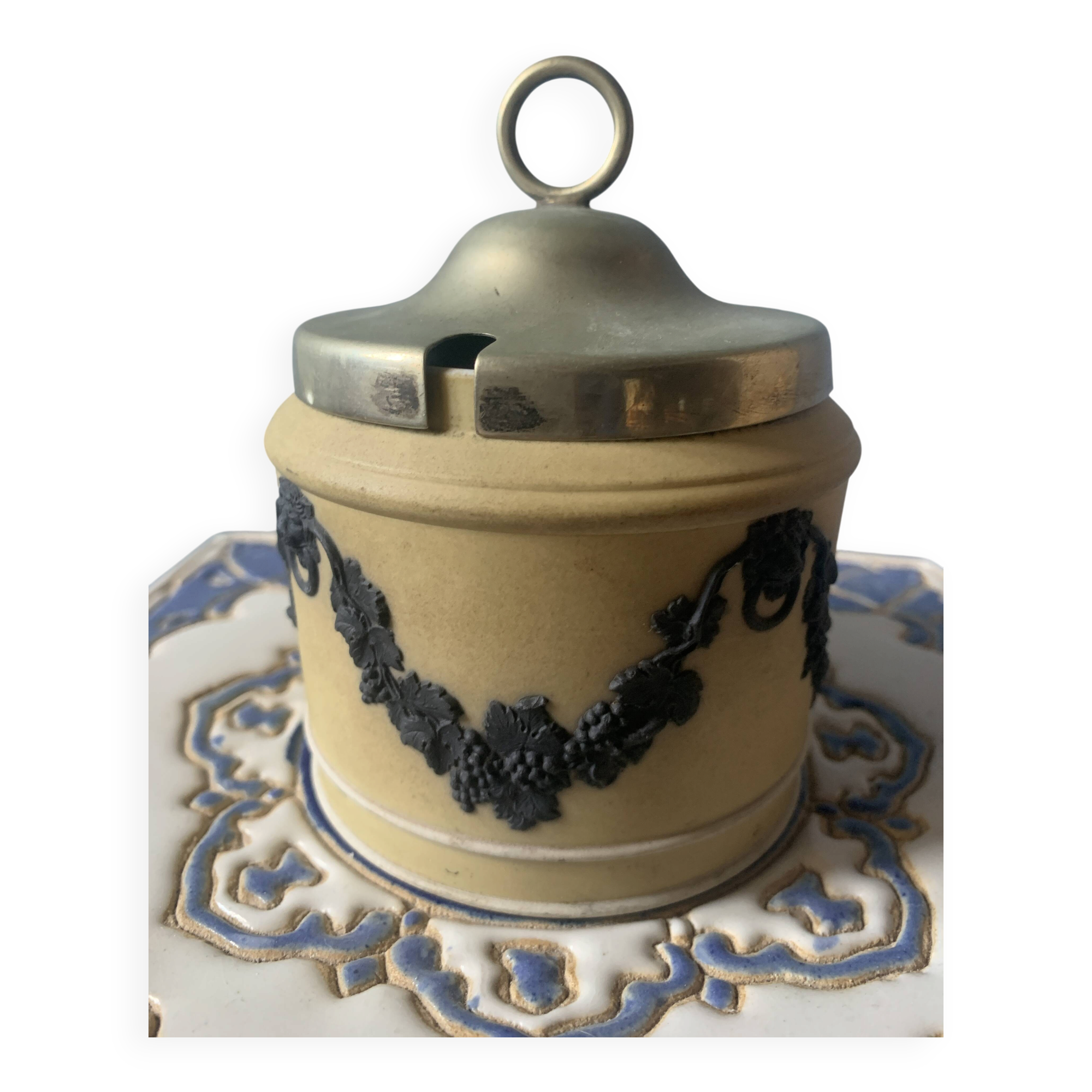 Mustard/jam pot in black jasper Wedgewood on a cane.