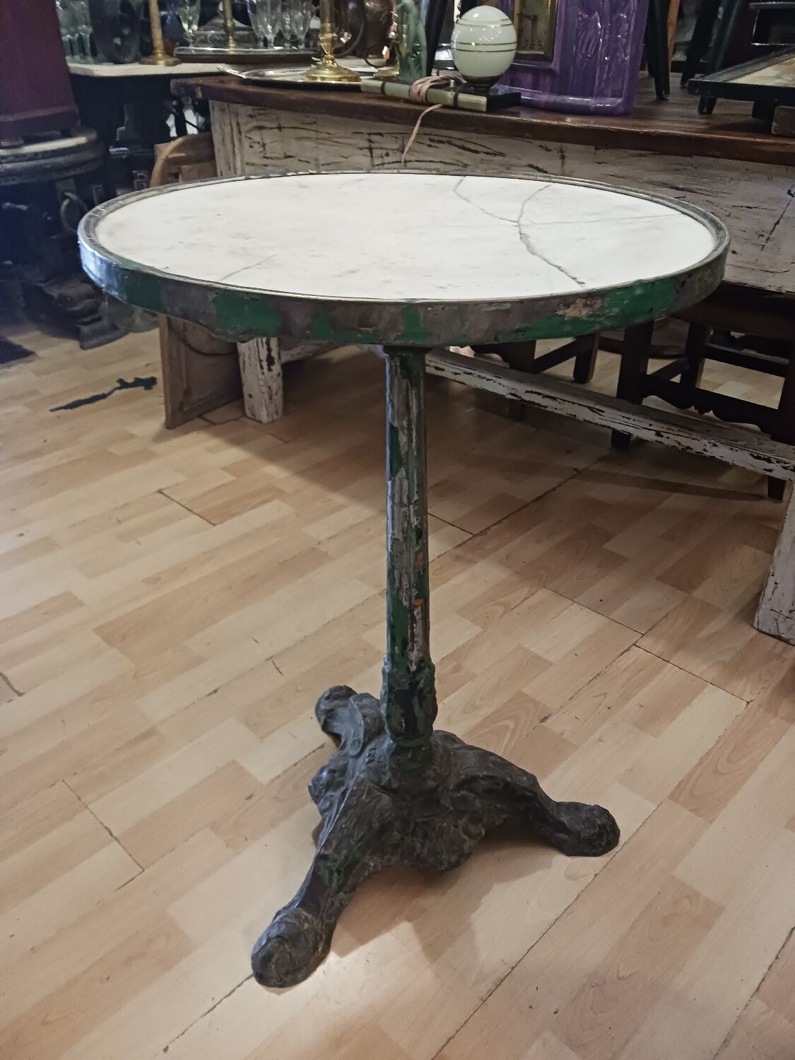 Gueridon bistro in its 19th century juice