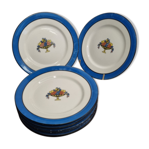 Huit assiettes à dessert