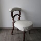Vowel chair