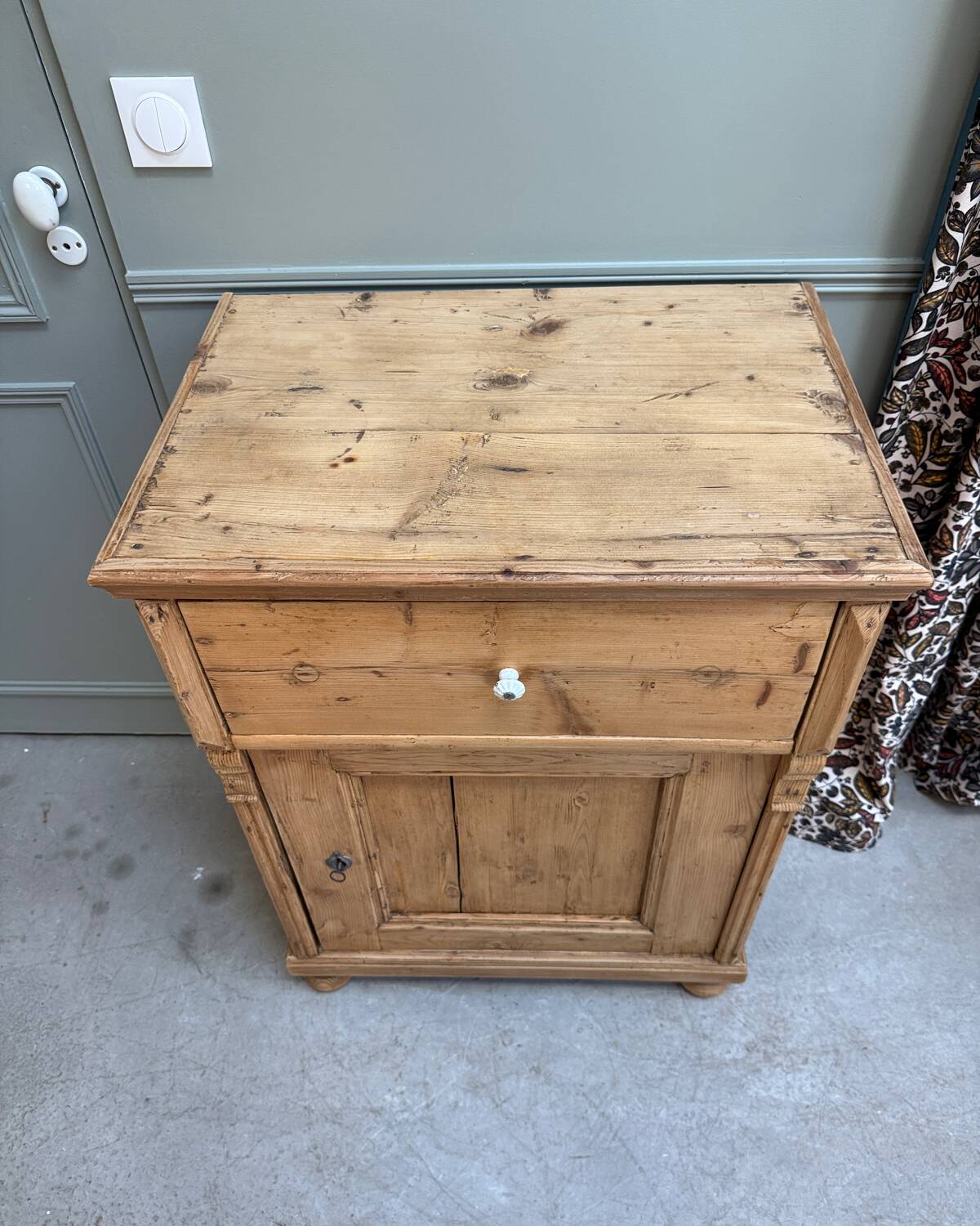 English jam cupboard in solid pine (renovated)