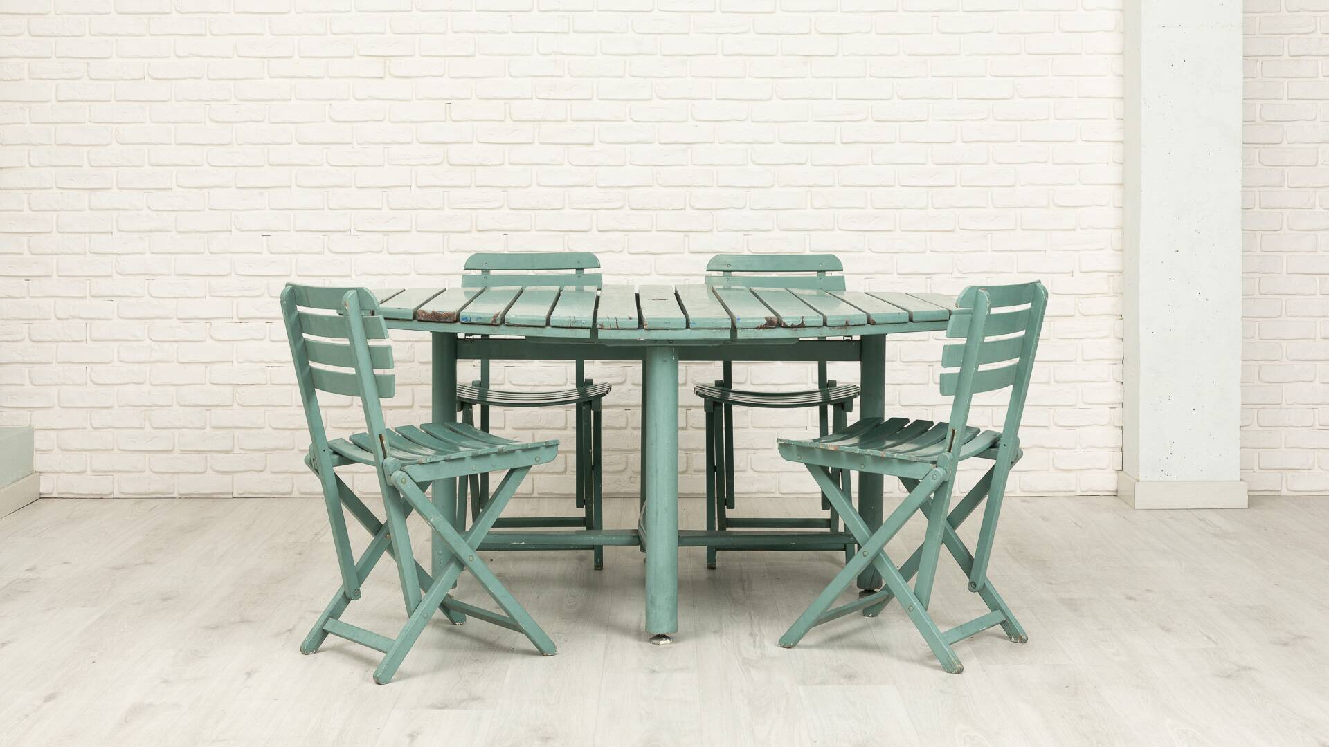 Salon de jardin en bois bleu
