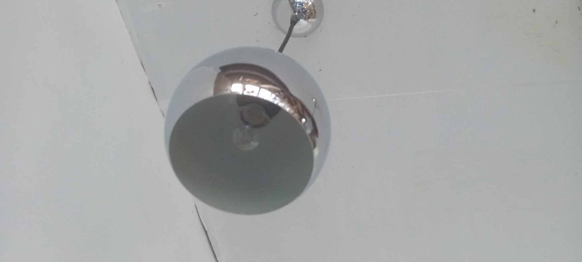 Paire de suspension boules chromées années 70/80.