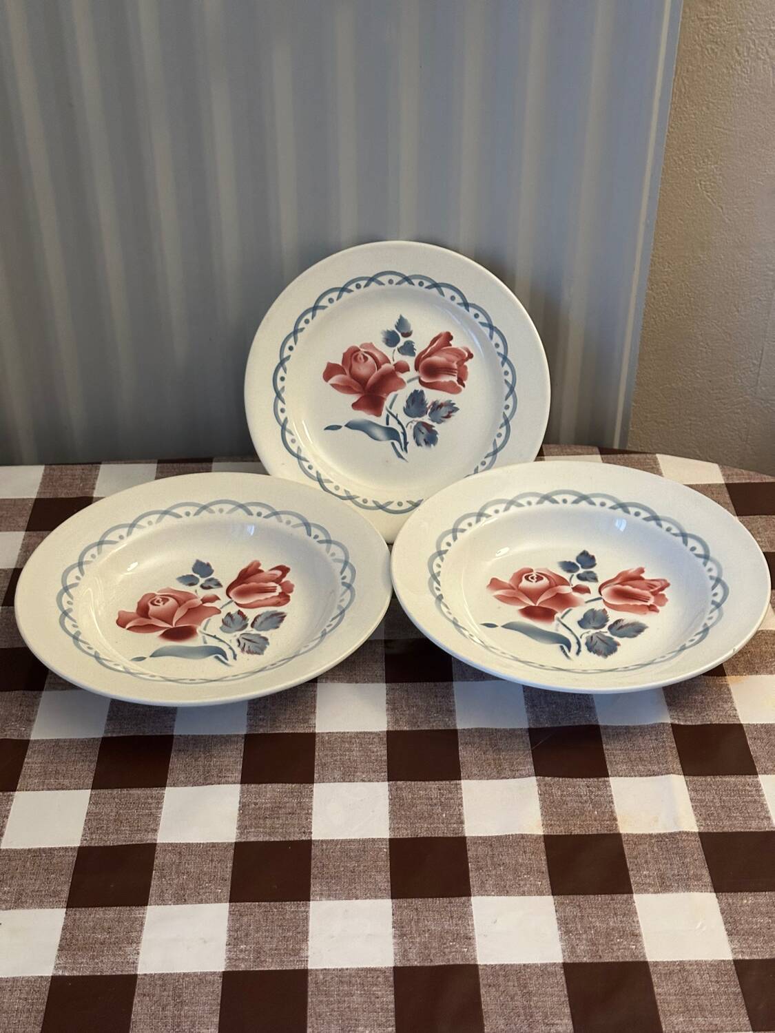 2 assiettes creuses, 1 assiette plate Digoin Sarreguemines service, "Cannes", 1930