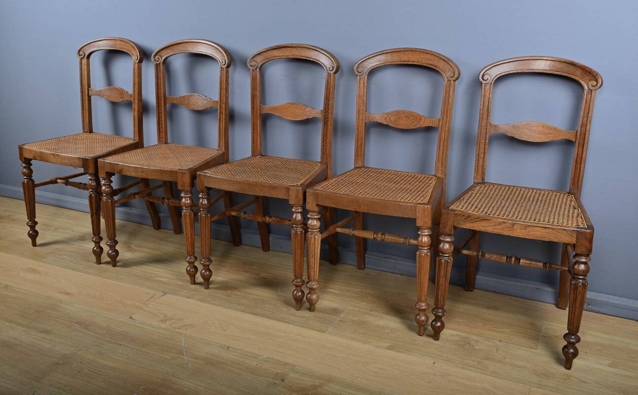 Set of 5 solid oak chairs, Louis Philippe period – 2nd half of the 19th century.
