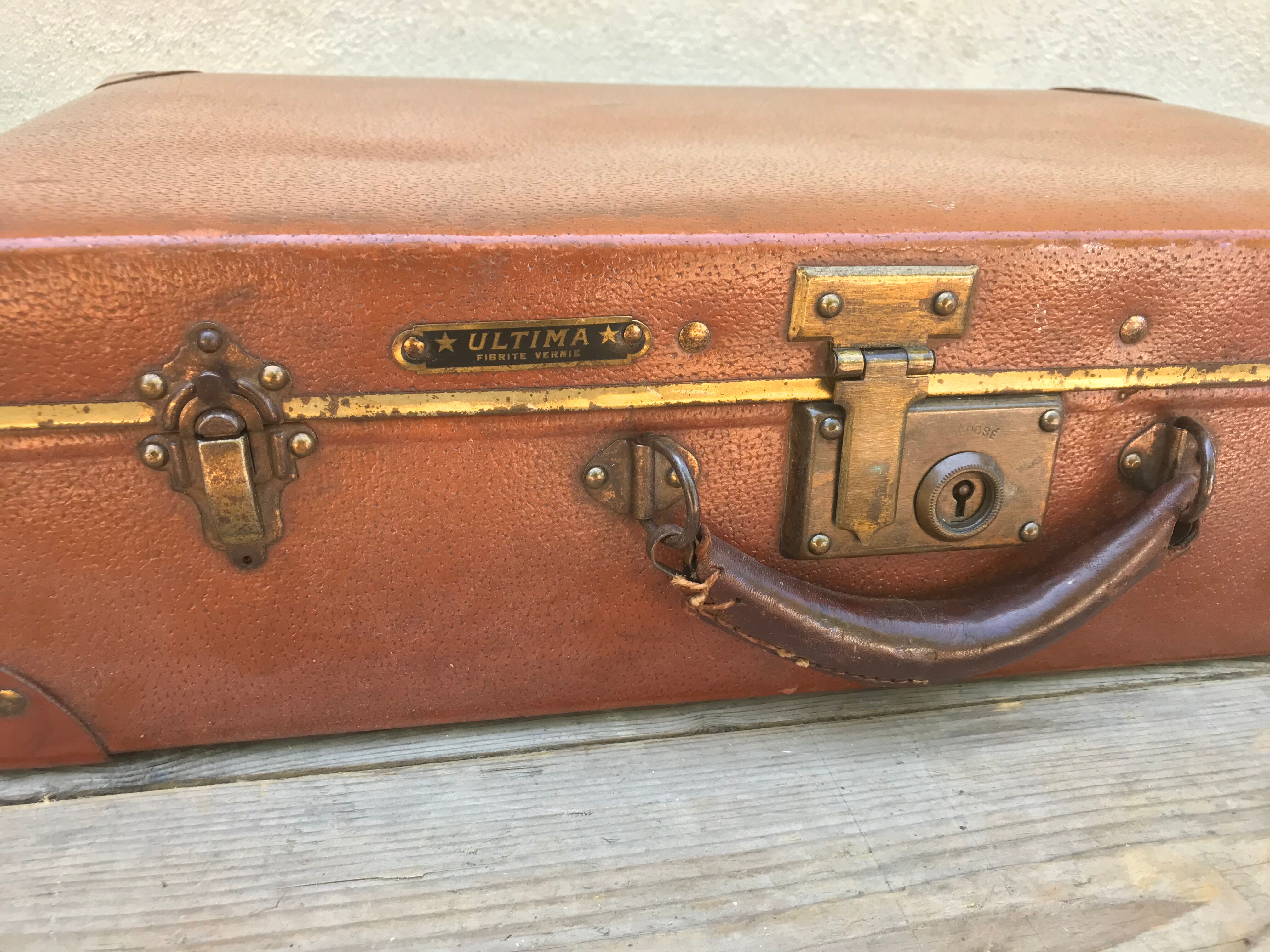 Old suitcase travel ultima brown fiber trunk