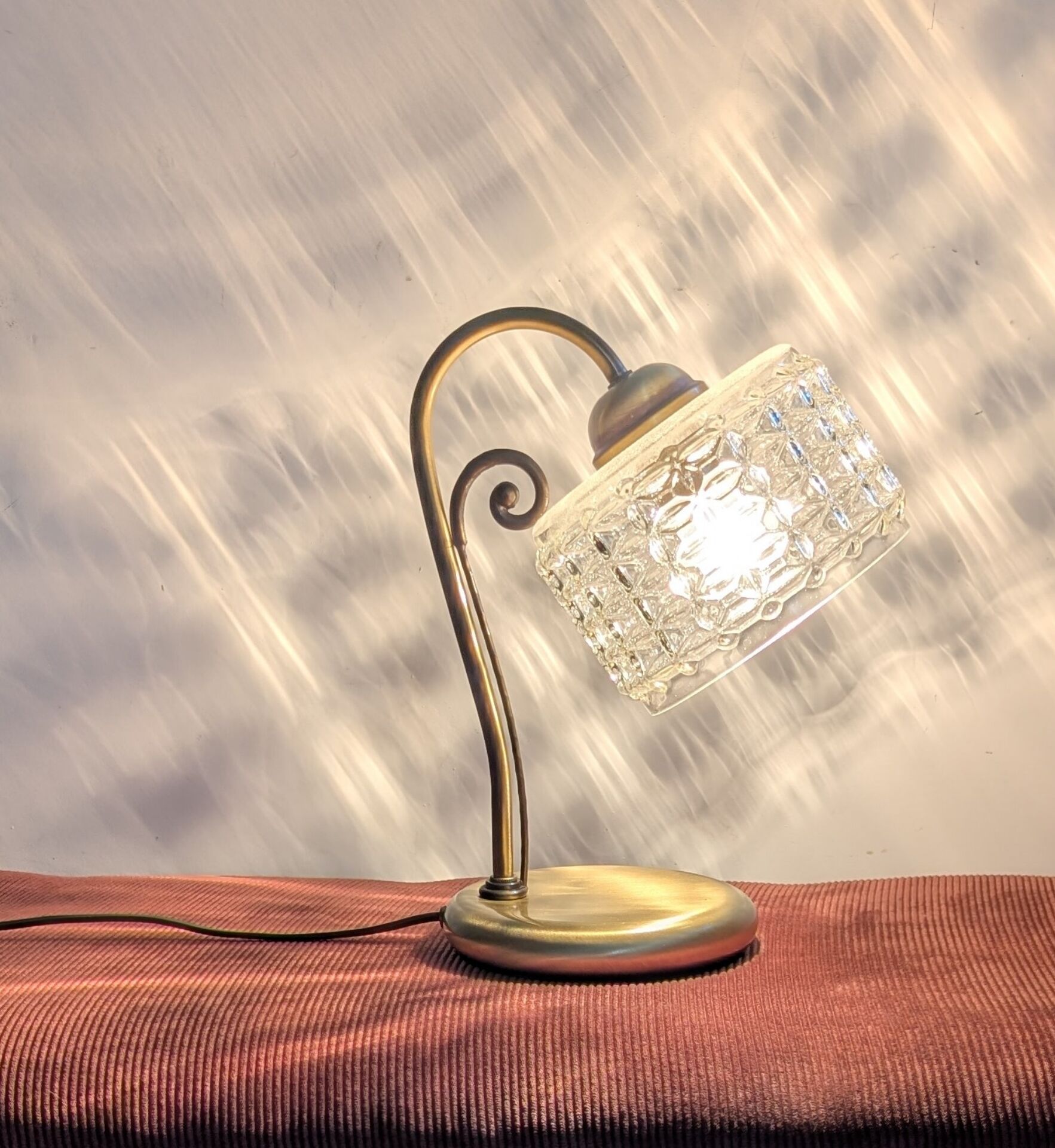 Lampe vintage en laiton et cristal taillé