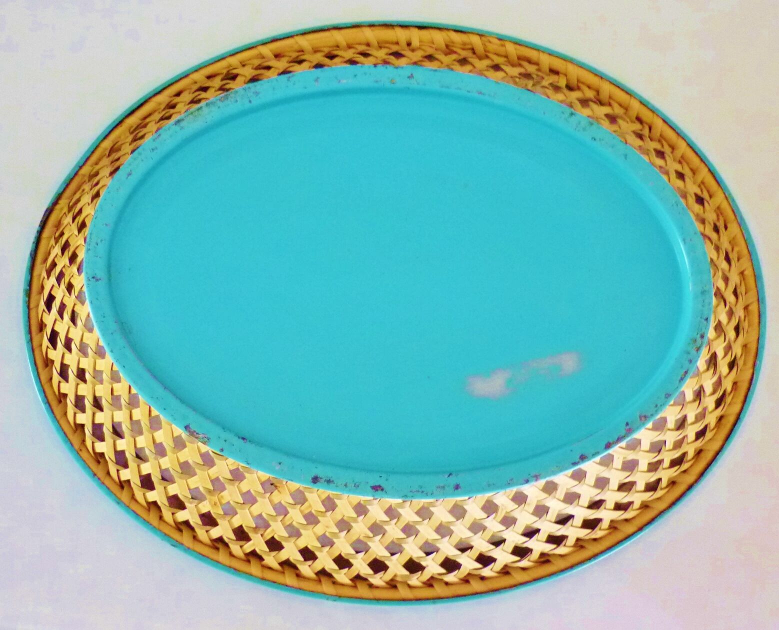 Antique basket in painted sheet metal and woven wicker, decorated with roses