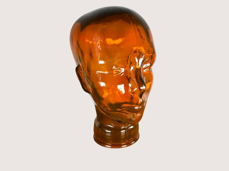 Decorative sculptural head in amber glass – Contemporary design