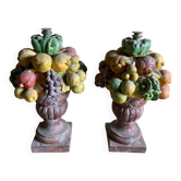 Paire de vases Médicis en plâtre peint