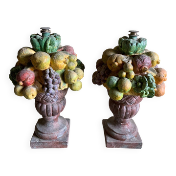 Paire de vases Médicis en plâtre peint