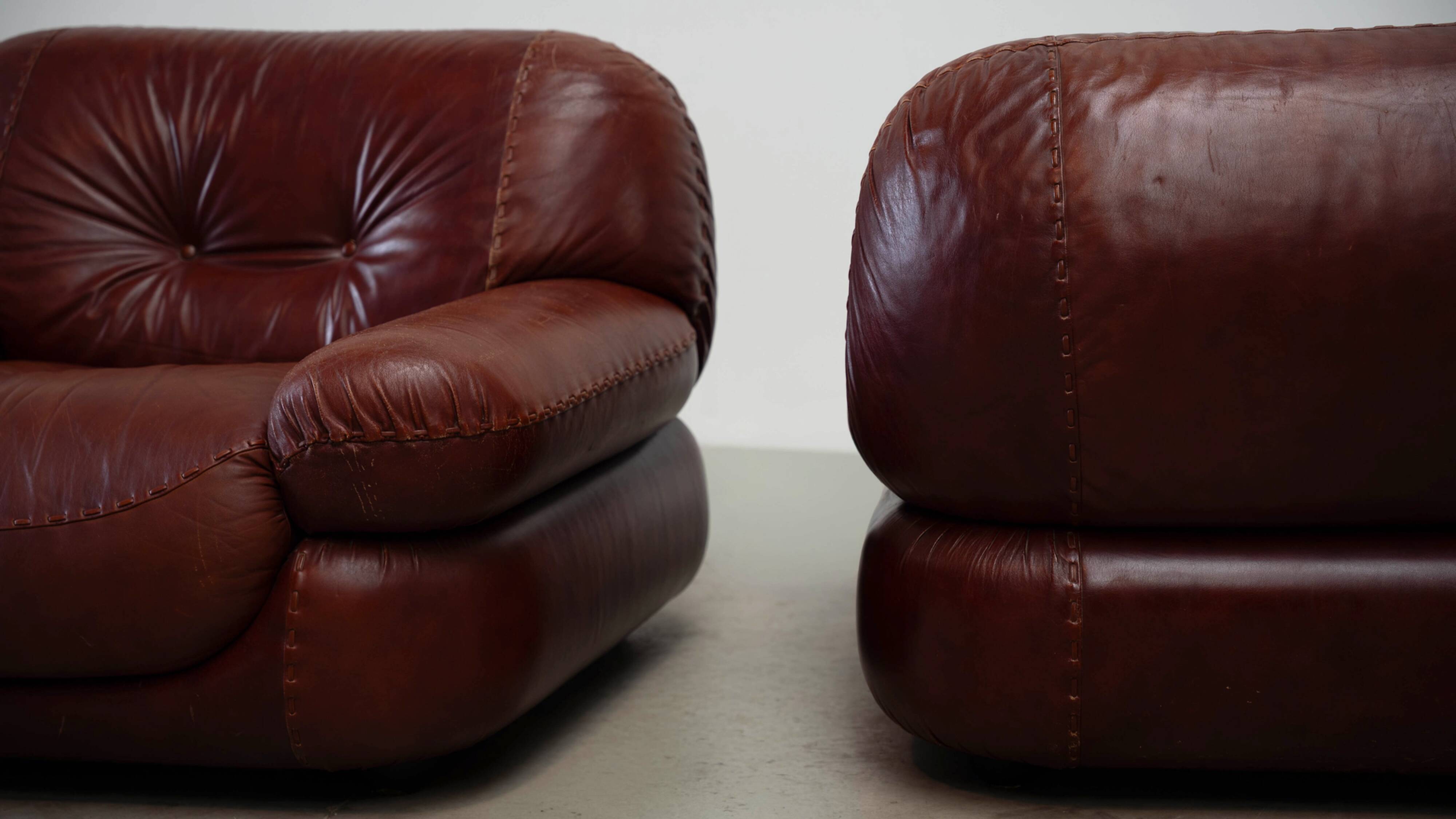 Set of two leather Sapporo lounge chairs by Mobil Girgi