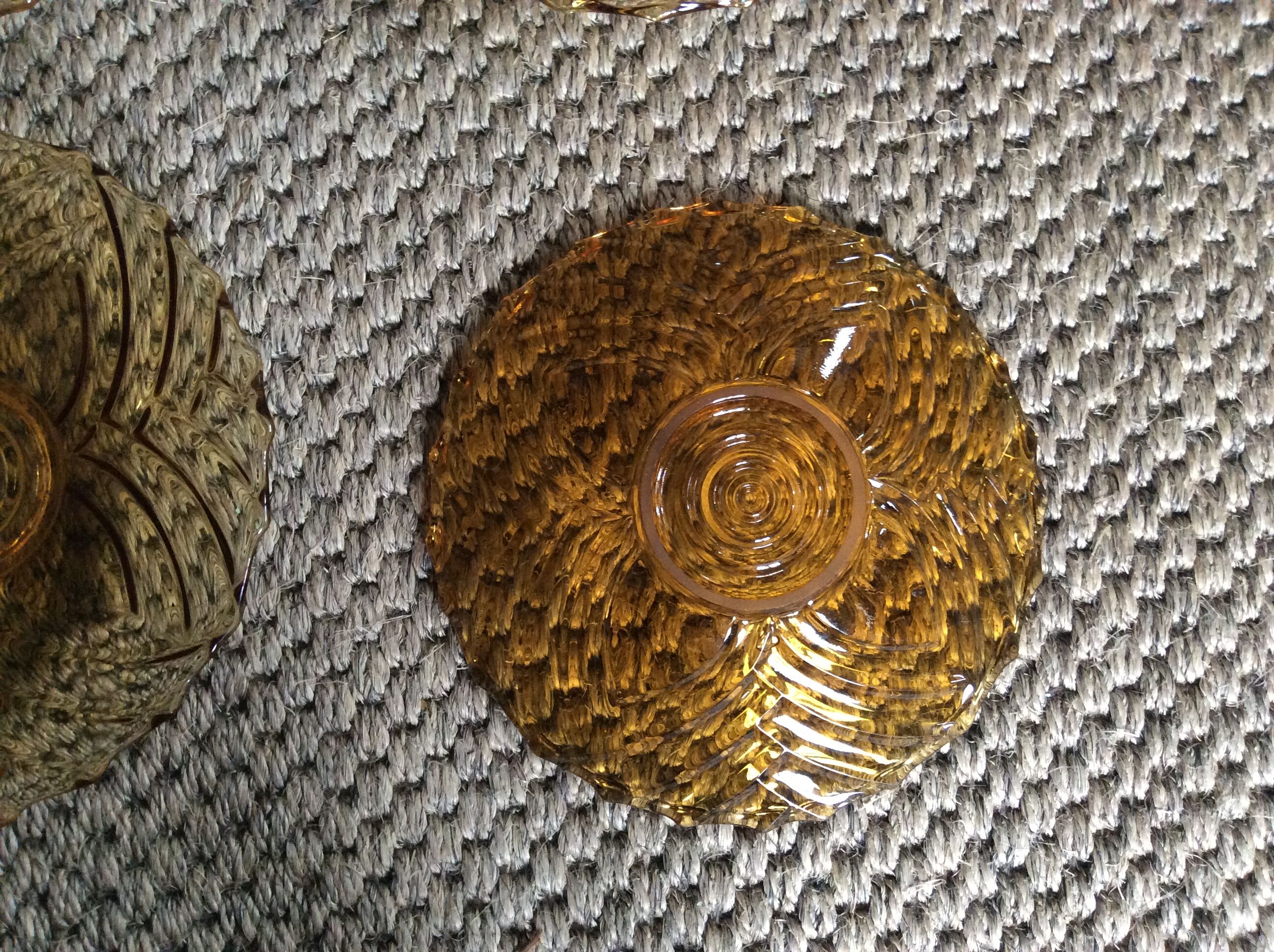 Series of 10 amber plates