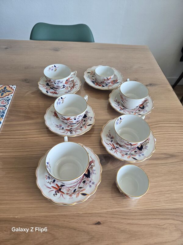5 tasses a thé  avec soucoupes et 2 petits pots fabrication anglaise