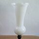 Vase vintage en verre opalin – Blanc et améthyste, années 1970/80