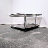 Table basse bauhaus en noyer des années 1970