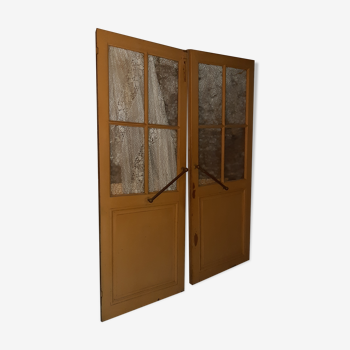 Bar glass doors