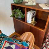 Low separation bookcase
