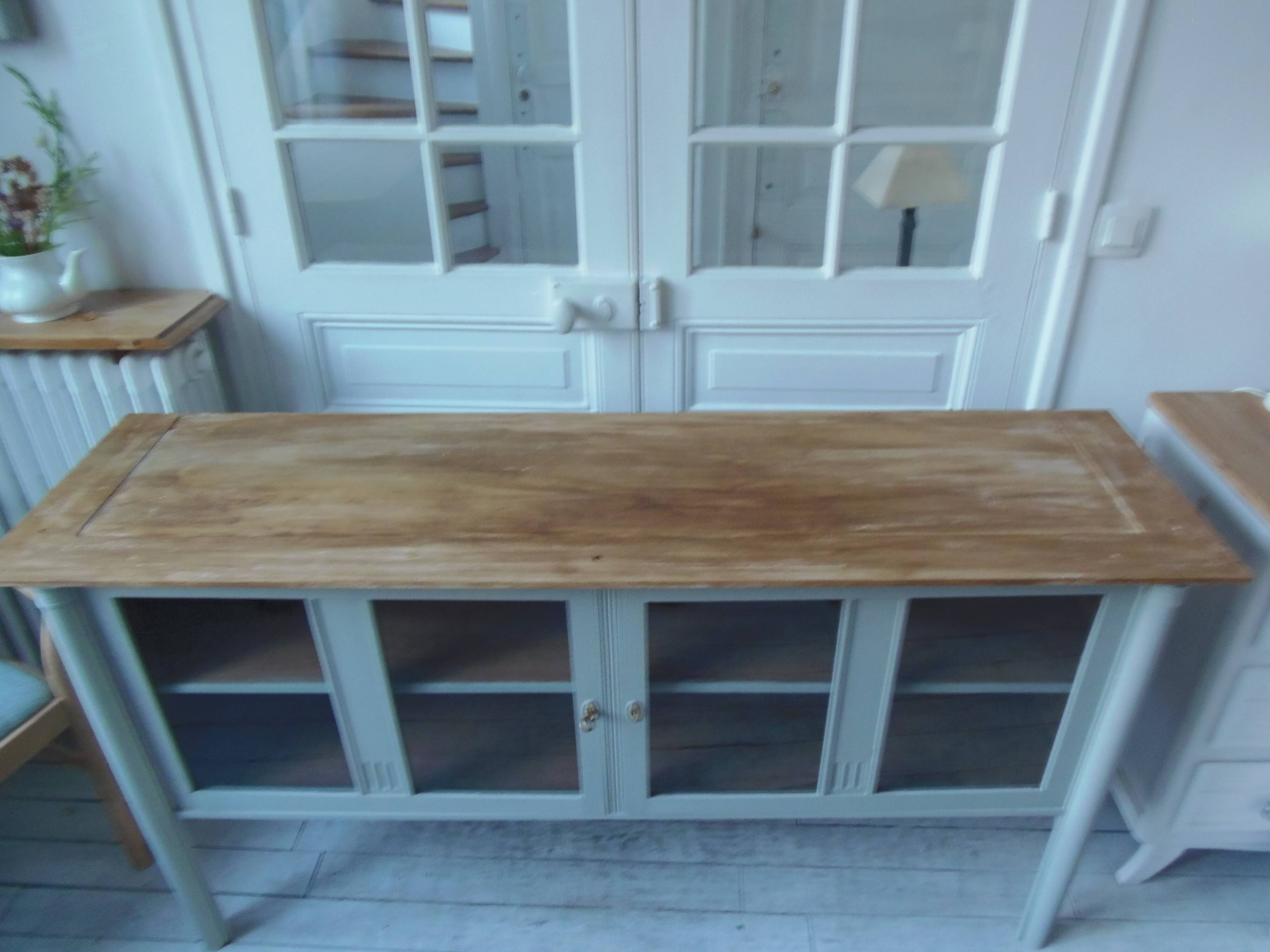 Buffet, desserte vintage réenchanté en vert de gris, plateau  bois.