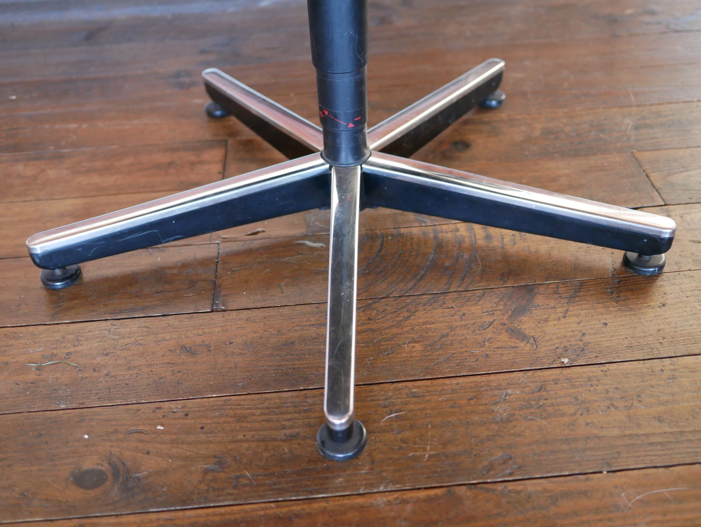 Leather armchair black by Charles Pollock for Knoll International