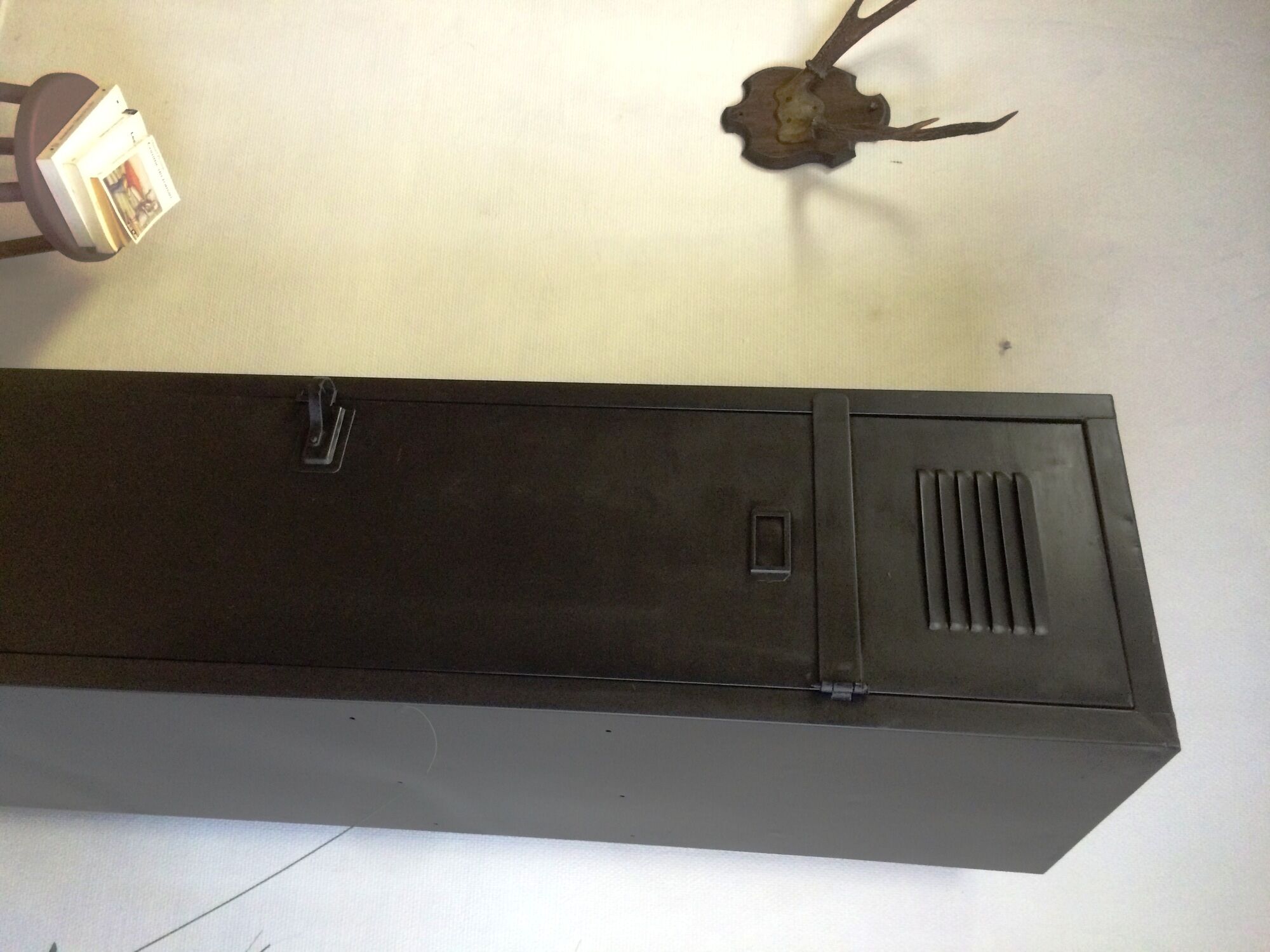 Steel industrial cloakroom with metal base