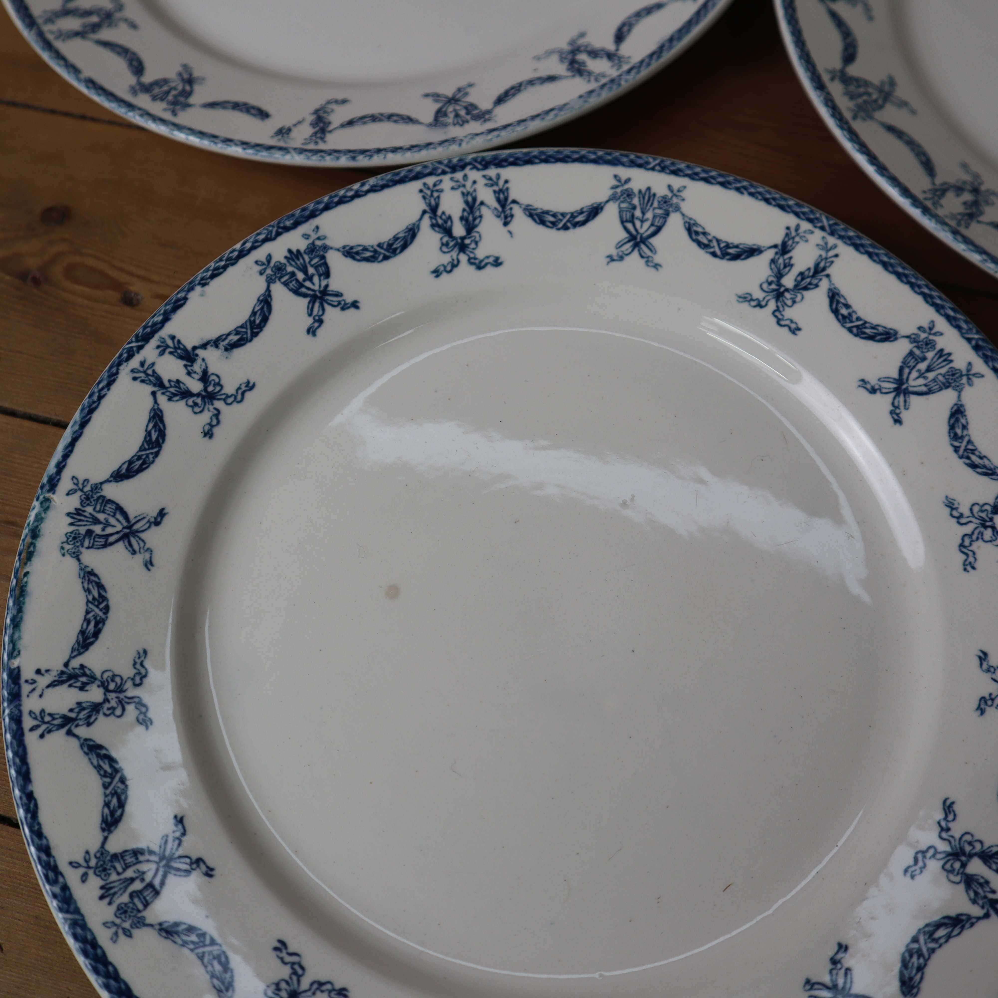 Set of 8 flat ironstone plates "Les Termes" Sarreguemines and Digoin