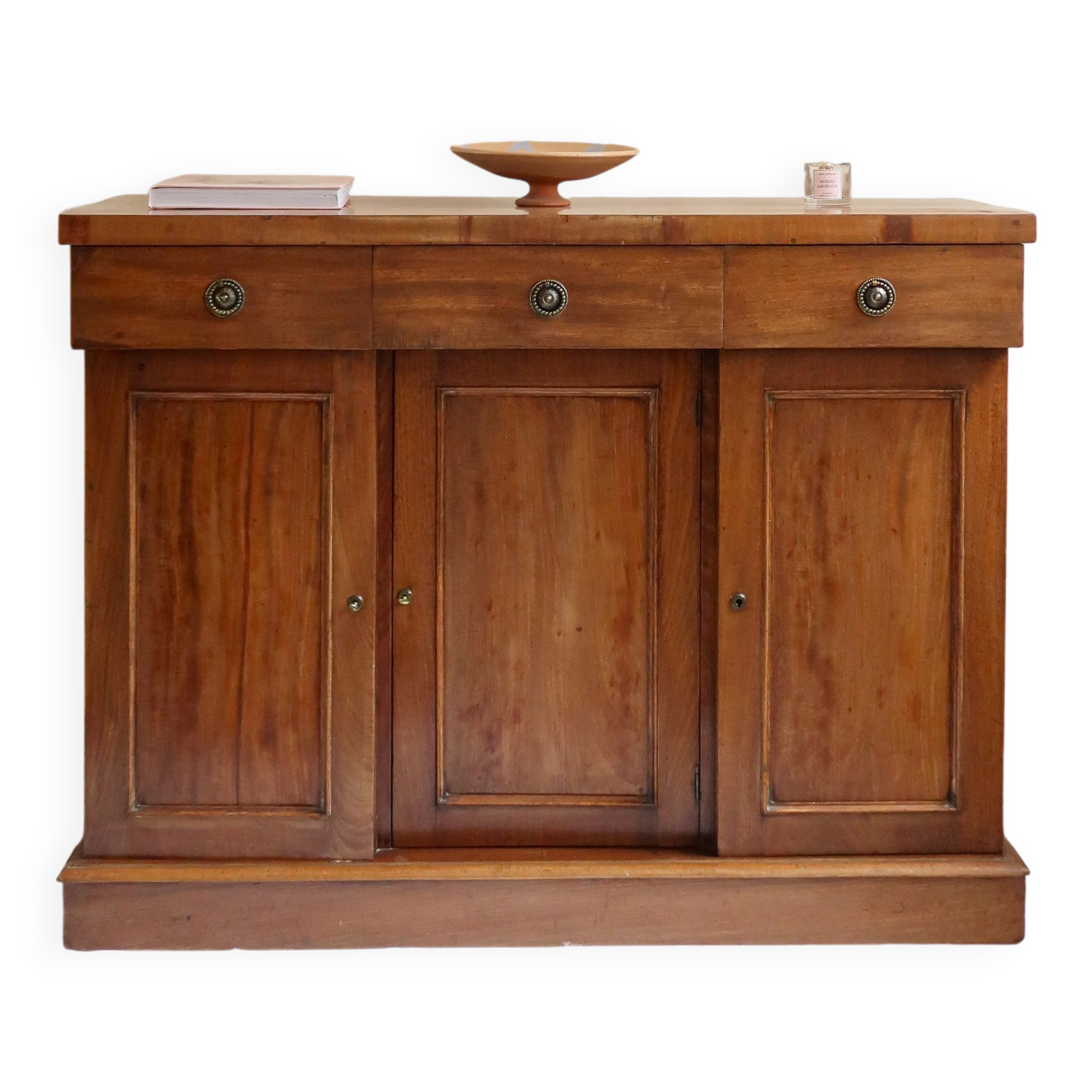 Walnut sideboard, 3 drawers and 3 doors, 1930s.