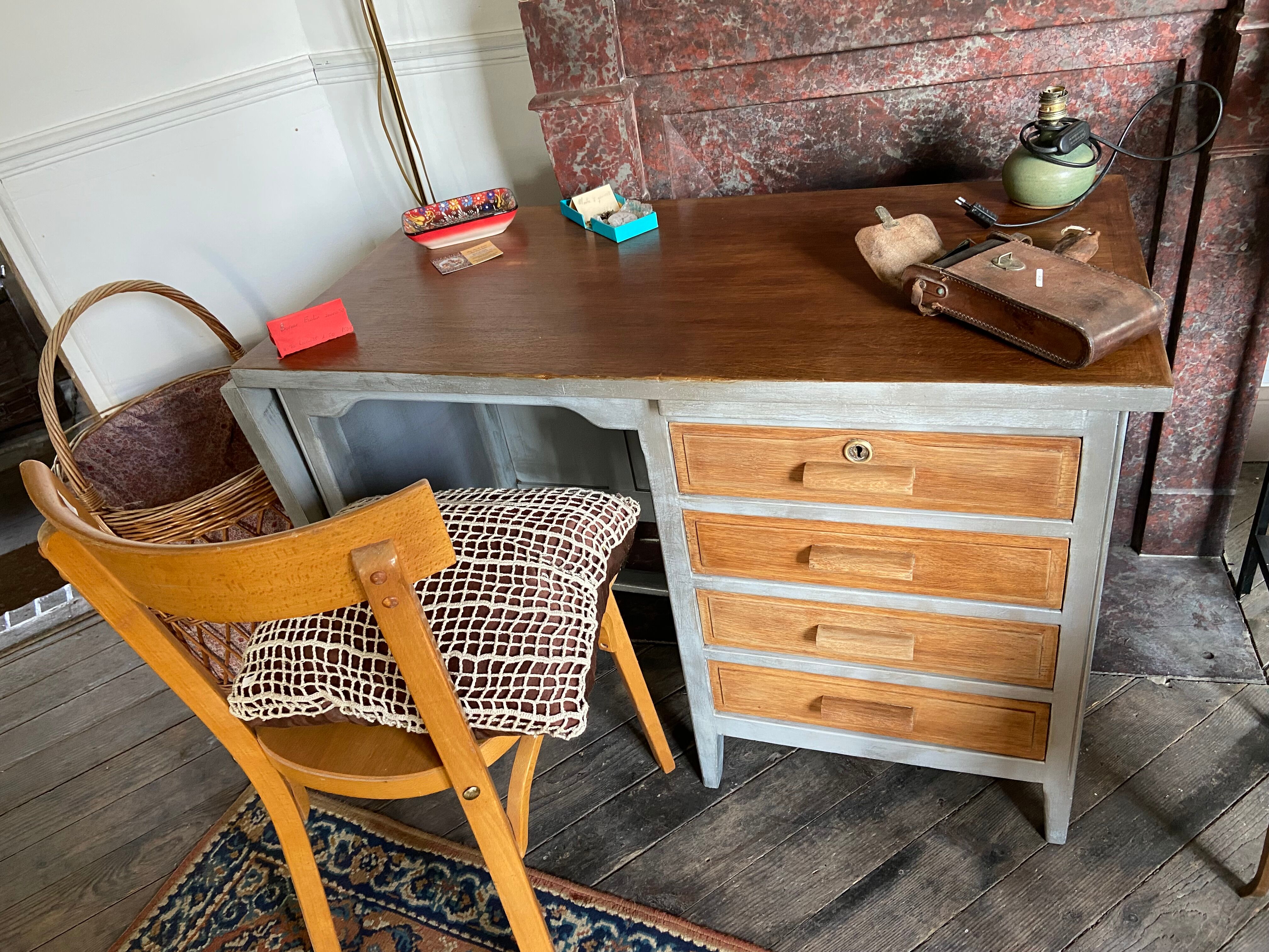Children's desk in wood, patinated gray