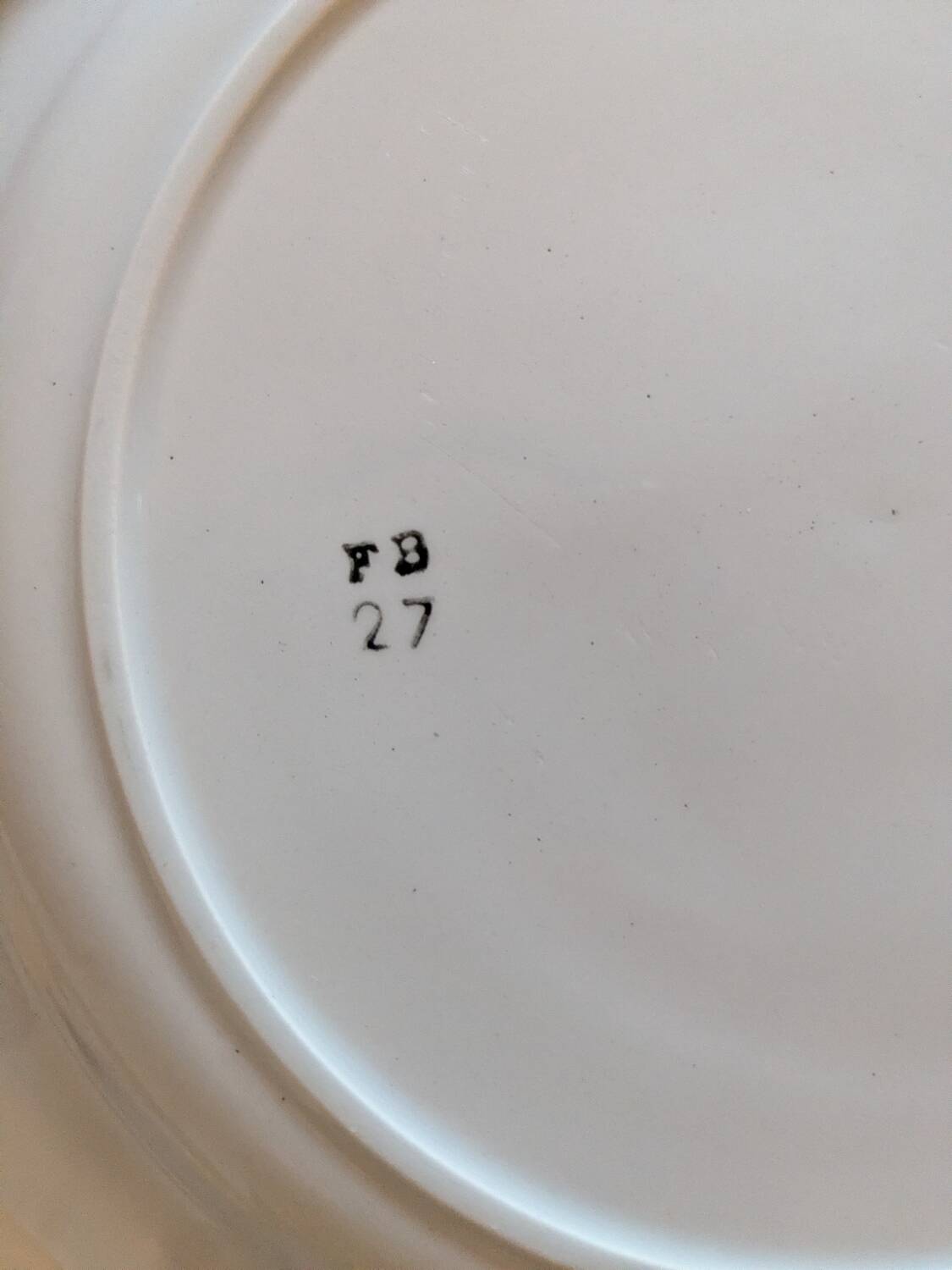 Six vintage dinner plates