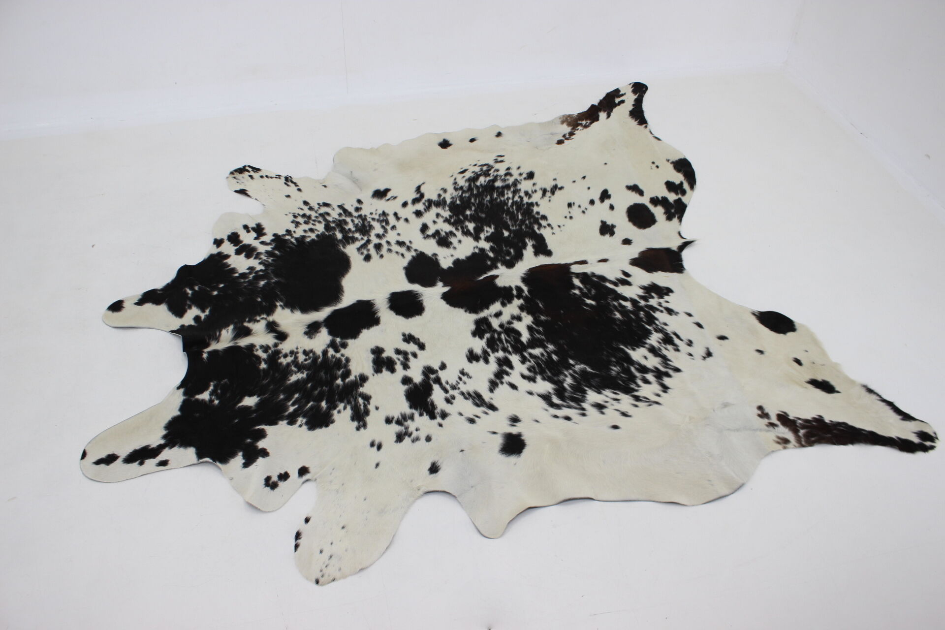 Black & white cowhide rug