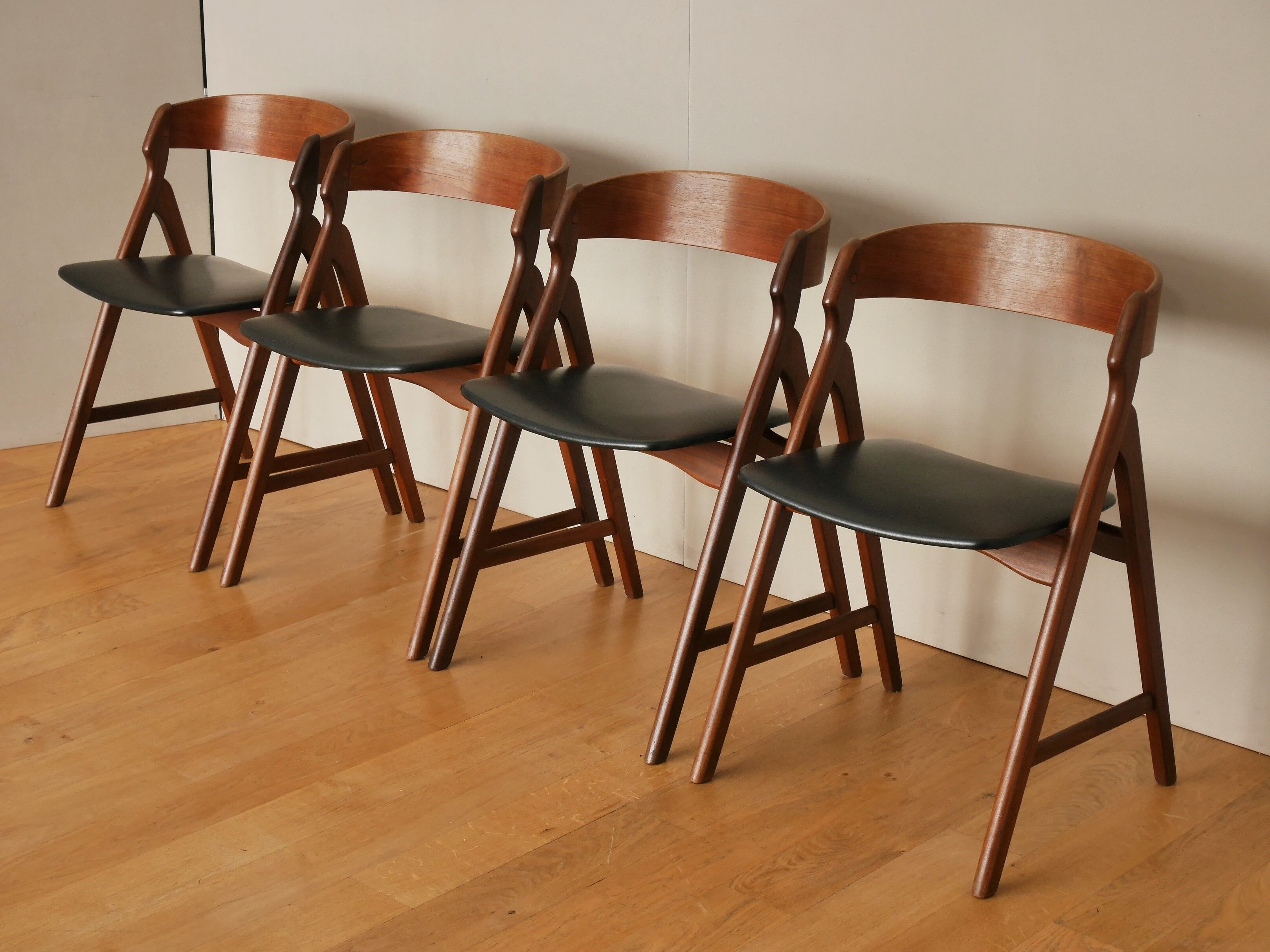 4 chairs Scandinavian Kristiansen teak 60s