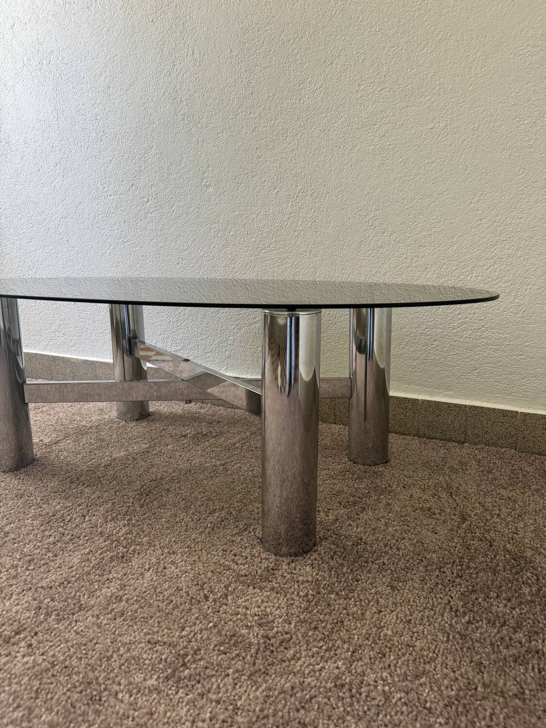 Table basse métal chromé verre fumé années 70