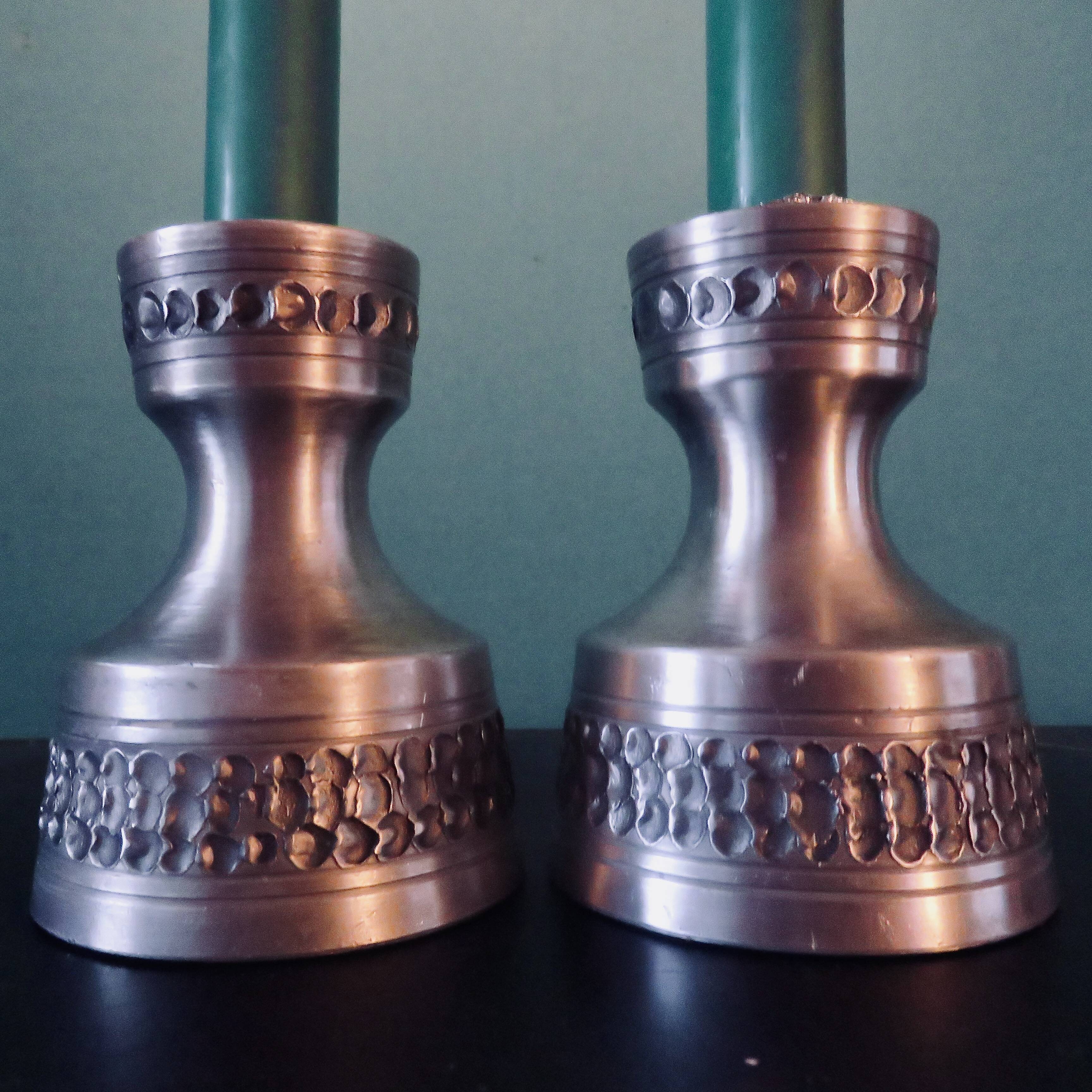 Pair of white pewter candlesticks decorated with bas-relief. "Perletin". Norway 1960