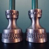 Pair of white pewter candlesticks decorated with bas-relief. "Perletin". Norway 1960