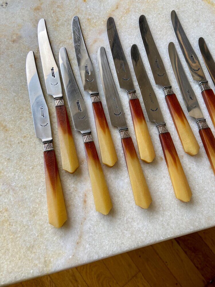 11 amber knives