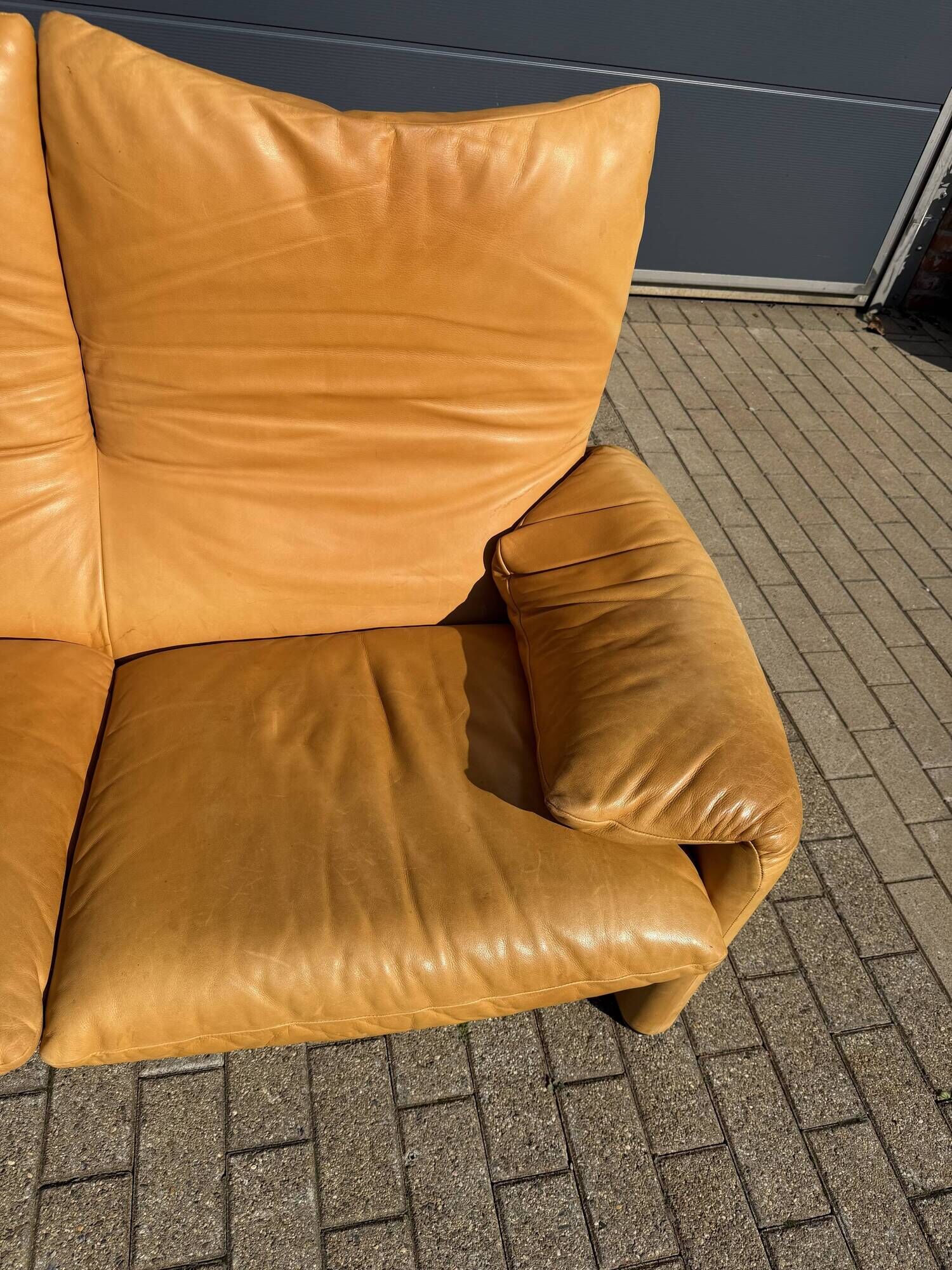 Beautiful Cassina Maralunga 2-seater in camel light patinated natural leather.