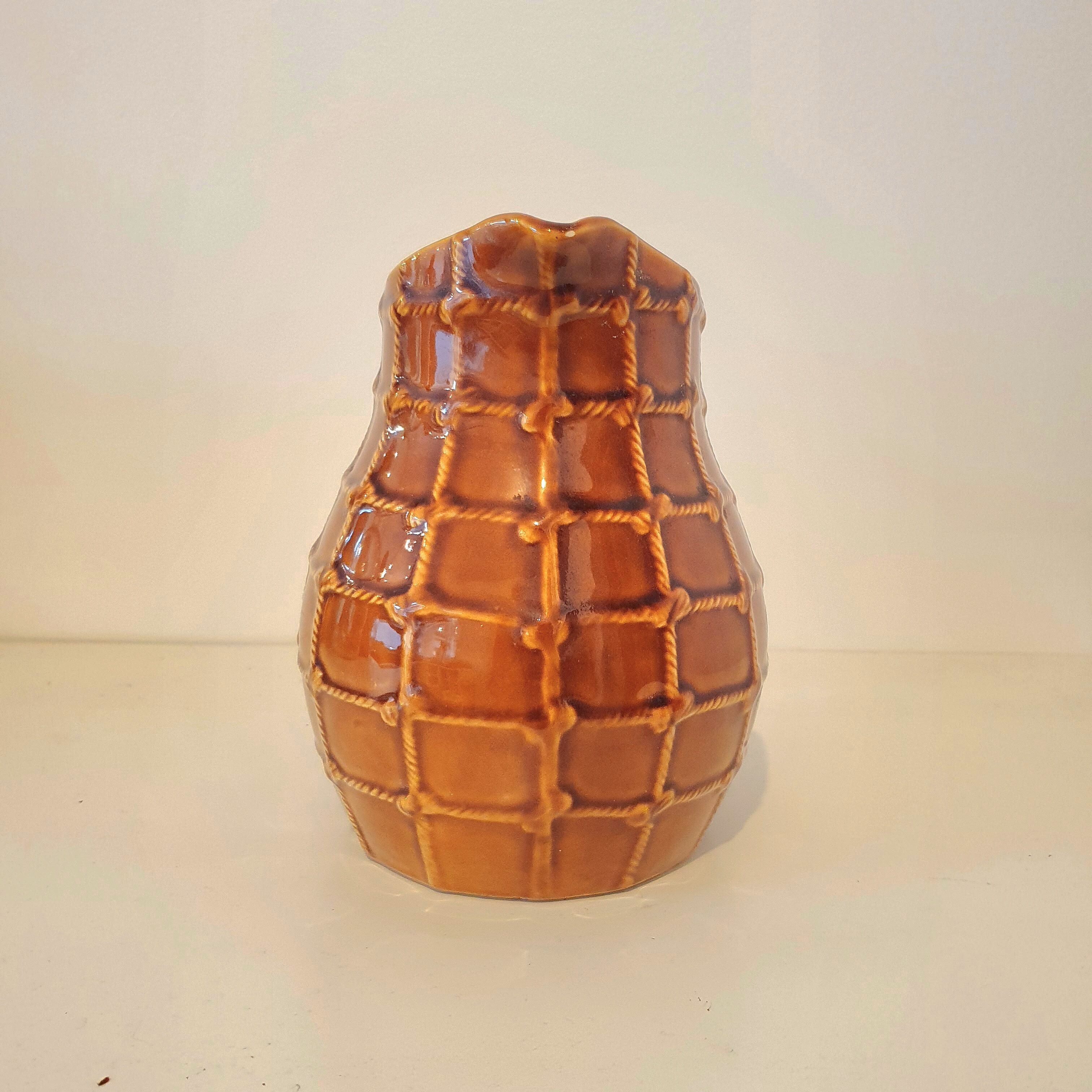 Pitcher in slurry Saint Clément