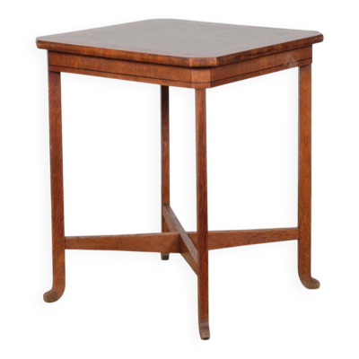 Table de jeux carrée en marqueterie, début du XXe siècle