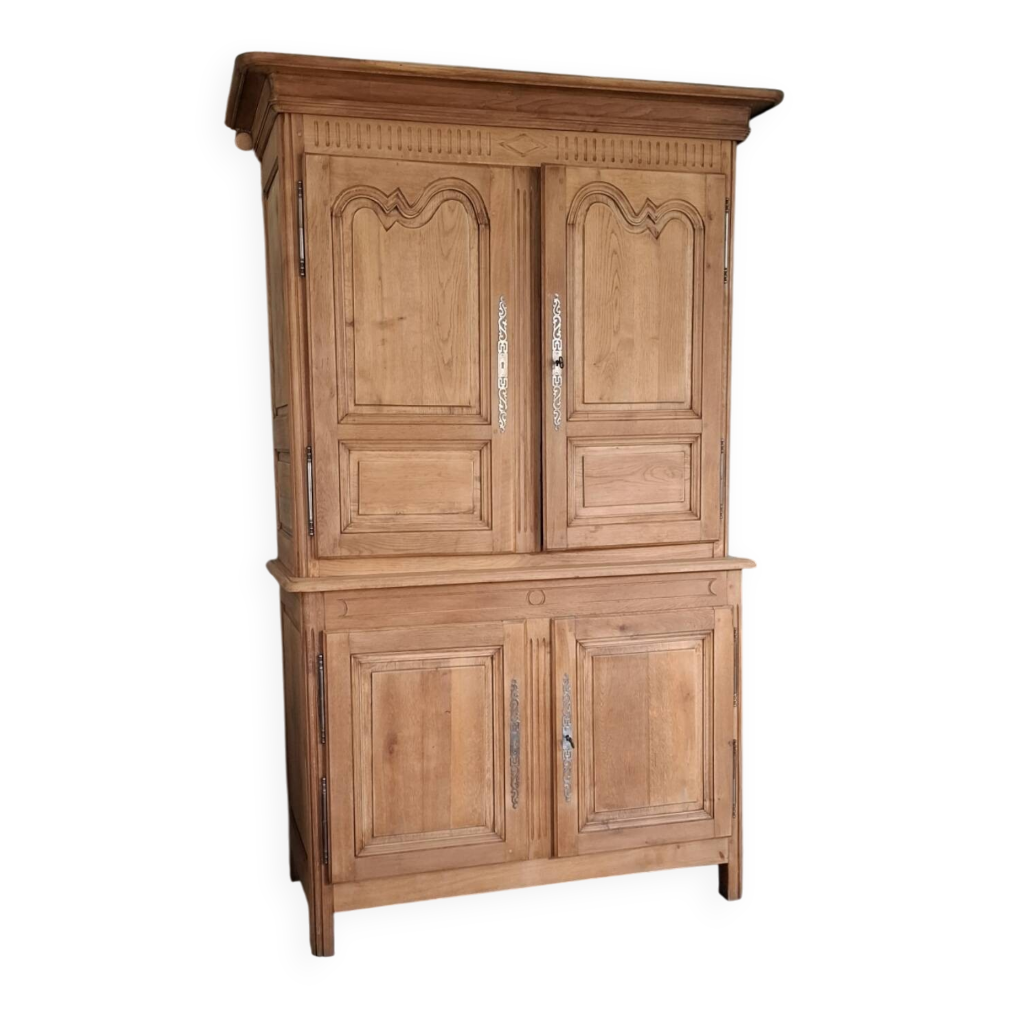 Refurbished 2-piece buffet